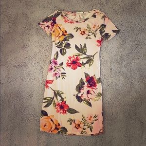 BEAUTIFUL Floral Dress!